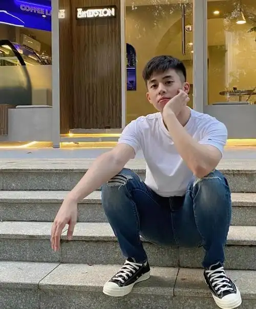 校草级痞帅00后青春少年,神仙颜值小哥哥,看起来很好欺负的样子