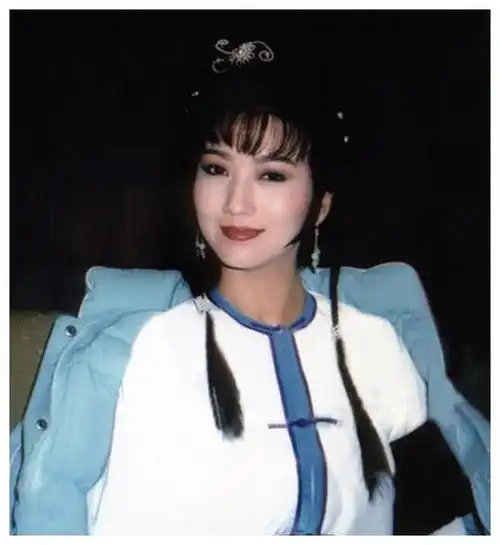 一部暴露年龄的老剧《戏说乾隆》—赵雅芝演的程淮秀真是英姿飒爽