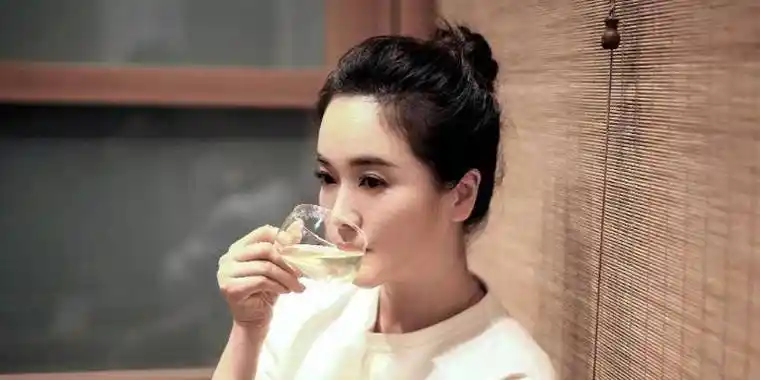 今天看到左小青让很多粉丝想起了她在电影《人在囧途》中的情况.