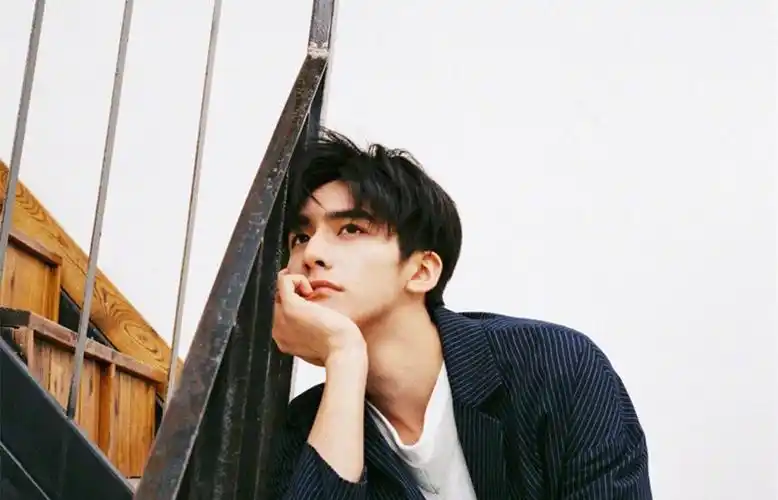 超酷时尚宋威龙壁纸_最帅气的宋威龙