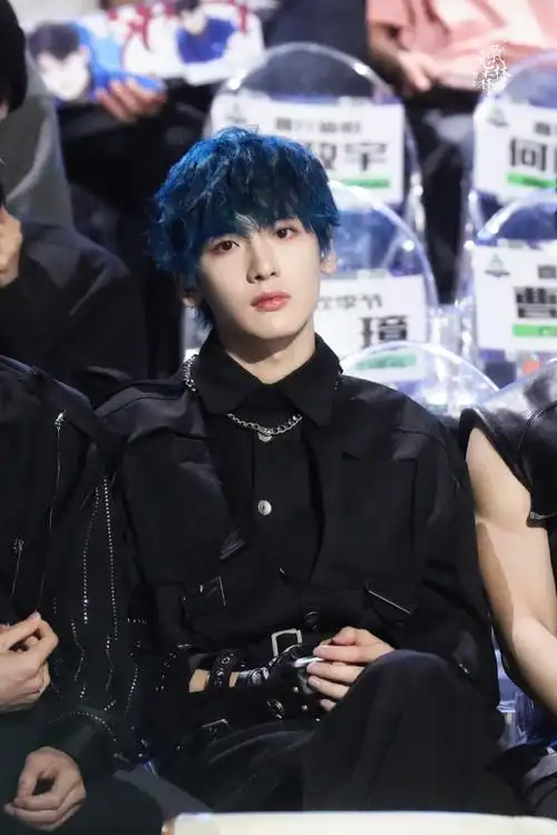 翟潇闻 二三荣光肆意生长