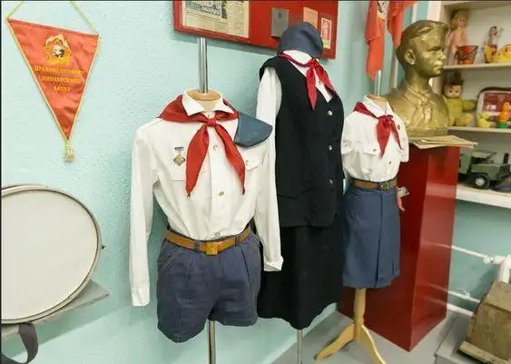 为什么苏联女学生校服并不是女仆装