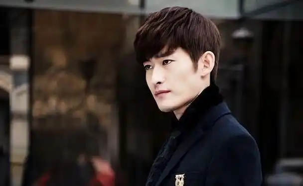 陈冠希之后张翰颜值也倒了!果然,男神最后的归宿,是"赵本山"