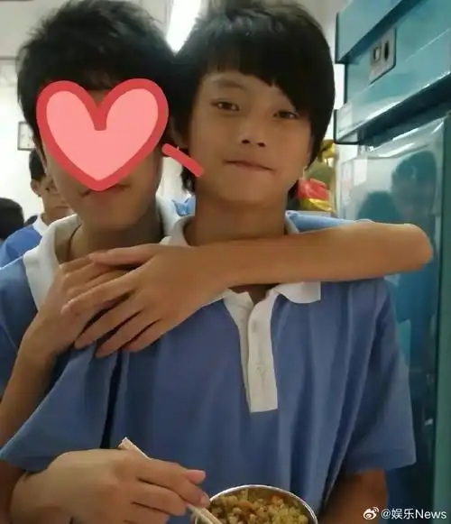 许凯真是从小帅到大,这哥要是出道早,会是多少男主角小时候的扮演者呀