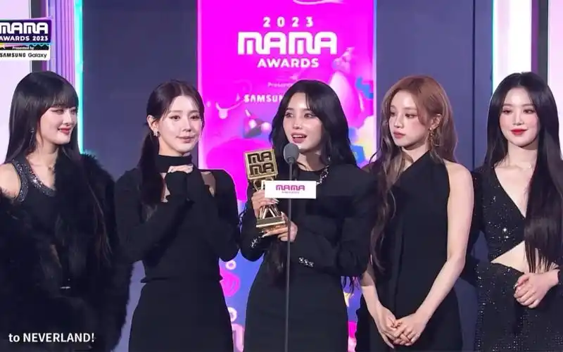 231129 荣获《favorite global performer female group》mama颁奖