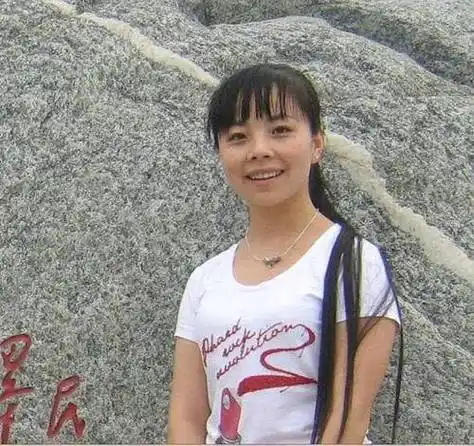 草根明星王二妮的"心酸人生"