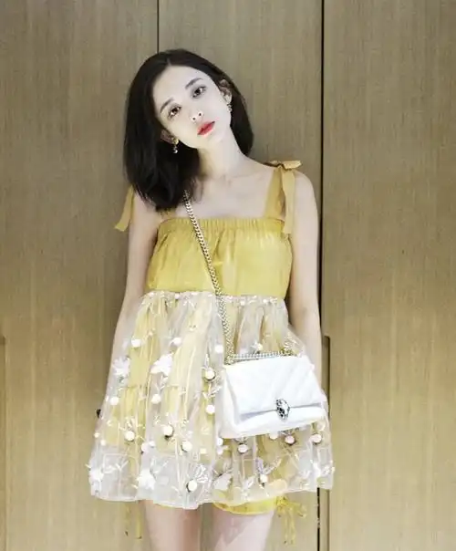 真羡慕古力娜扎天生的熊猫眼不化妆只有15岁是小仙女没错了