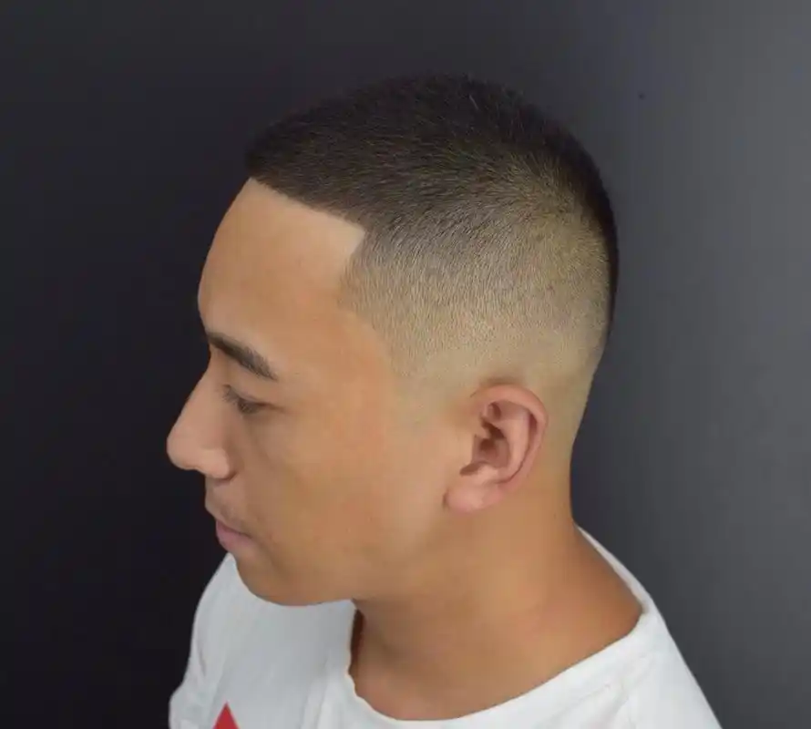 男生夏季最帅发型之一 寸头 圆寸 男生夏季最帅发型之一 寸头 圆寸