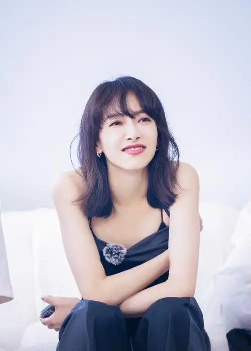 宋茜头上长犄角