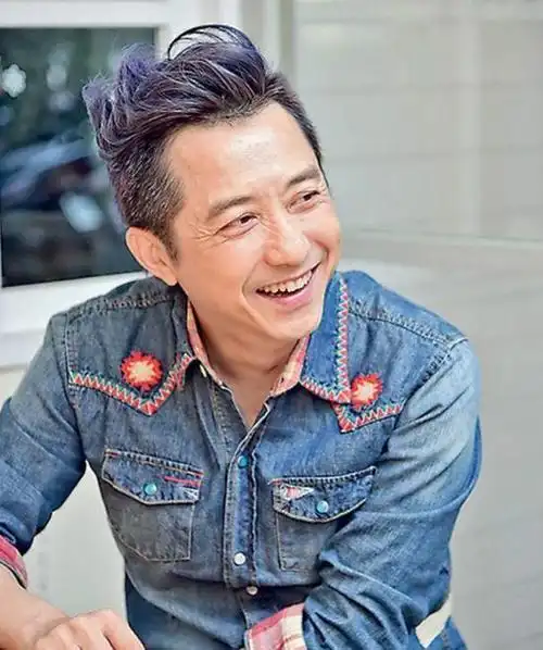 这是庾澄庆吗?网友:人家六十二岁了,谁人不老?岁月不饶人啊!