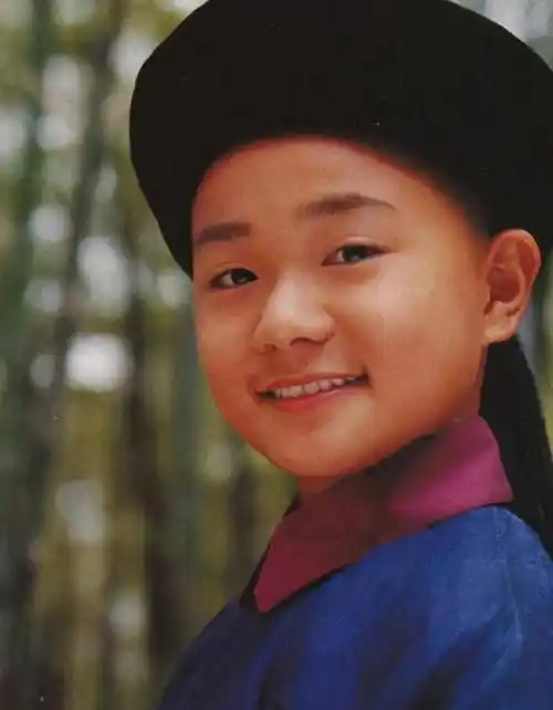 他8岁红遍大江南北,出道24年零绯闻,如今获两大知名导演力挺_曹骏