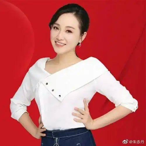 7月13日,上海人都熟悉的smg美女主播丹丹朱赤丹,公然发了一条微博,刷