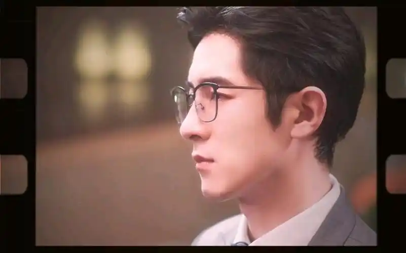 季肖冰,西装眼镜精英气质