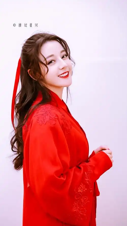 迪丽热巴 图源cr.wb:渡过星河