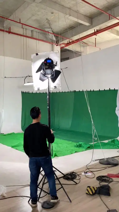 剧组拍戏现场,影视摄影棚