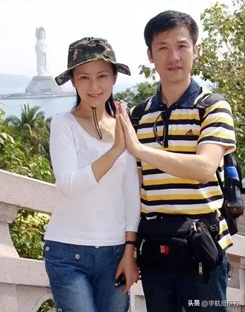 黄志忠:与何音离婚13年,55岁仍单身,前妻带孩子嫁小9岁许云帆|柯蓝