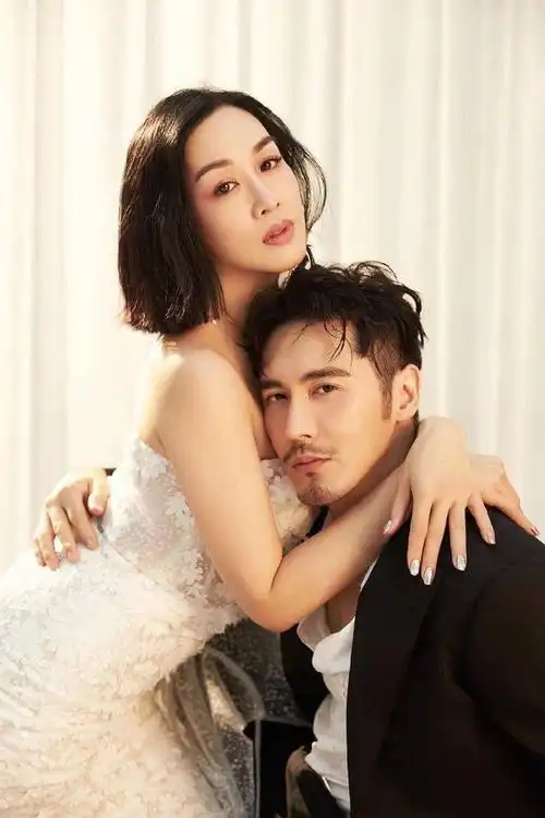 似乎认定了"沈马"组合一定会在一起,但是随着沈腾马丽相继结婚