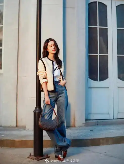 李沁获得虎扑女神冠军,加盟综艺《机智的恋爱》,要负责推理?_白色