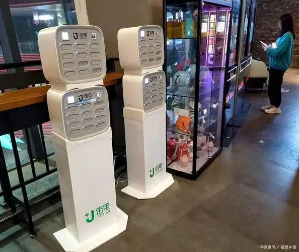 随着智能手机的普及,共享充电宝成为解决外出时电量焦虑的便捷选择.