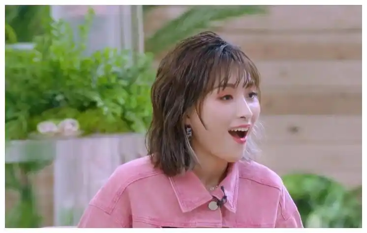 郑爽搓澡太狠致"红肿",听吴昕小声嘟囔了啥?导演闭麦都来不及