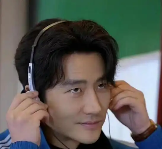 事实证明逐渐销声匿迹的黄轩已经走上男演员的另一条道路