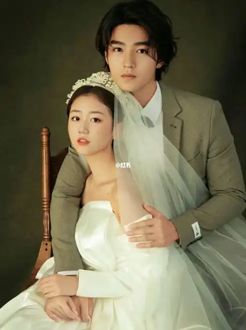 各位刘亦菲结婚马上要结婚了迎宾照选哪一张#结婚照  #王俊凯