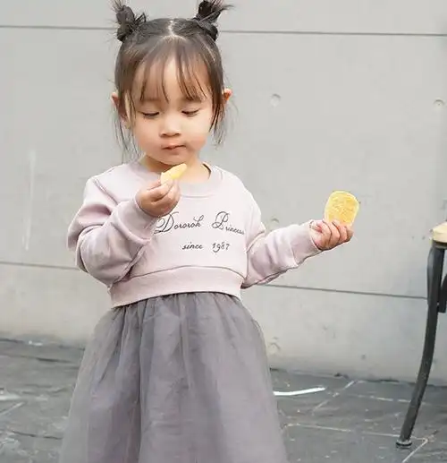 女宝宝漂亮短发发型示例(3)双丸子头扎发也是很适合小女孩的呢,看这款