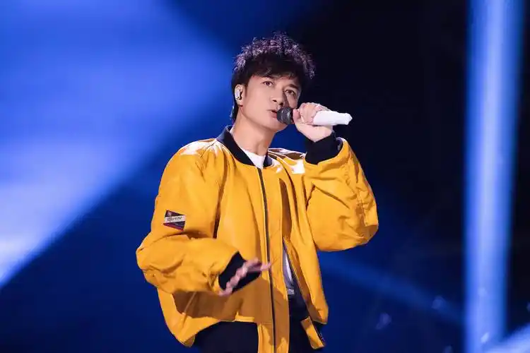 古巨基《歌手2024》助力汪苏泷歌王之战 合唱《放·逐》公路感拉满