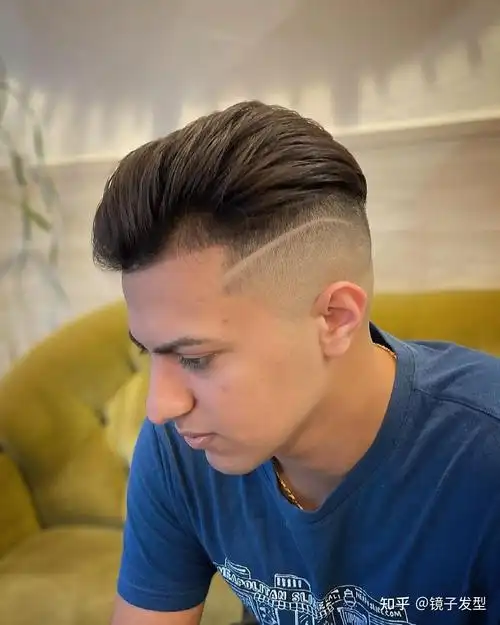 说到最有派头的男士发型,毫无疑问背头发型当仁不让,时尚自信气场强大