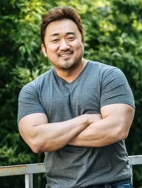 韩国最美体育老师恋爱了男友竟是釜山行大叔