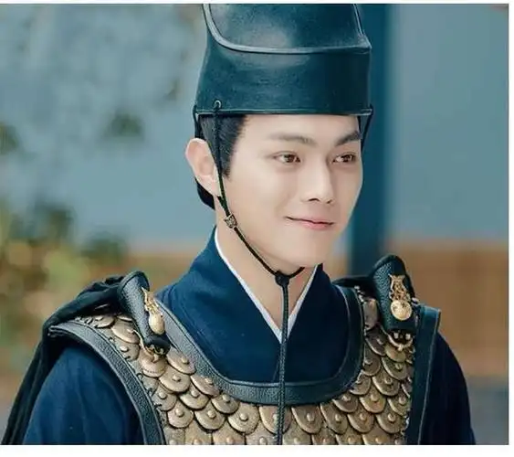 之后还参演了《凤囚凰》,是里面精灵古怪,害羞又专情的沈遇,在大家看