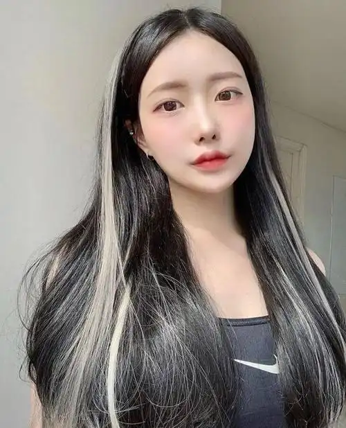 韩国女星都爱的双色挑染 可爱暗黑气场满分