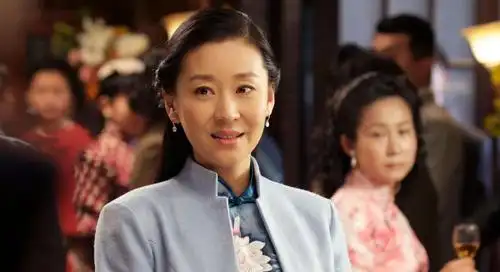 43岁苗圃近照曝光,女儿美到窒息,大19岁富豪老公颜值却一言难尽