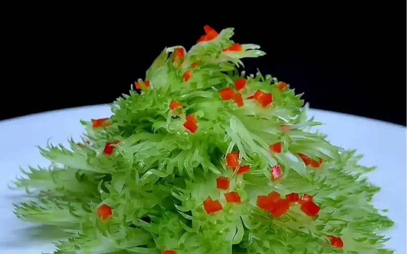 西芹做成吃不起的样子#厨师 #凉菜摆盘装饰技巧 #吃出仪式感 #刀工