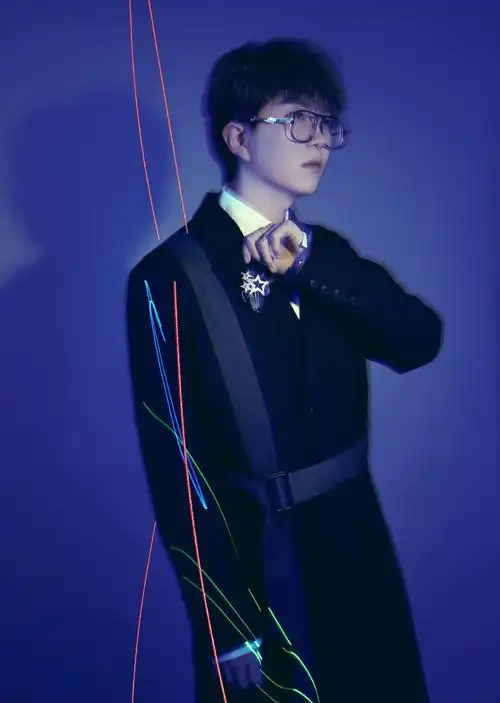 毛不易帅气时尚写真图片