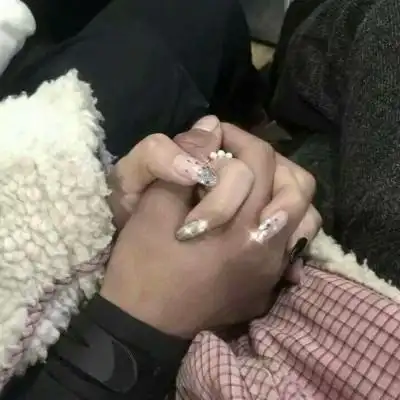 苏七染:手控情头,都说手长得好看的_情侣头像_我要个性网