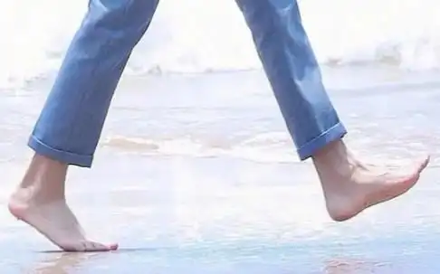 肖战一个连脚踝都精致的男人