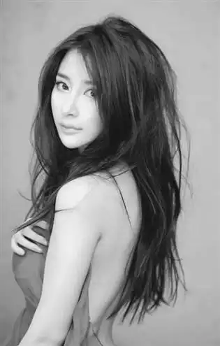 主页 明星 娱乐新闻 > 杜淳熊乃瑾地下情曝光深夜同返公寓 熊乃瑾大方