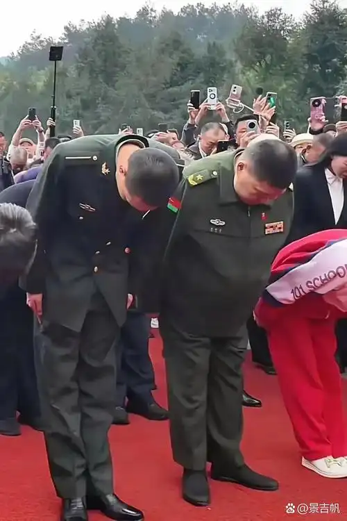 清明节,毛东东,毛甜懿和父母一起回到韶山故居