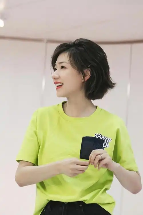 短发 锁骨发out了!夏季短发像万茜这么剪,干练个性,想换发型别错过