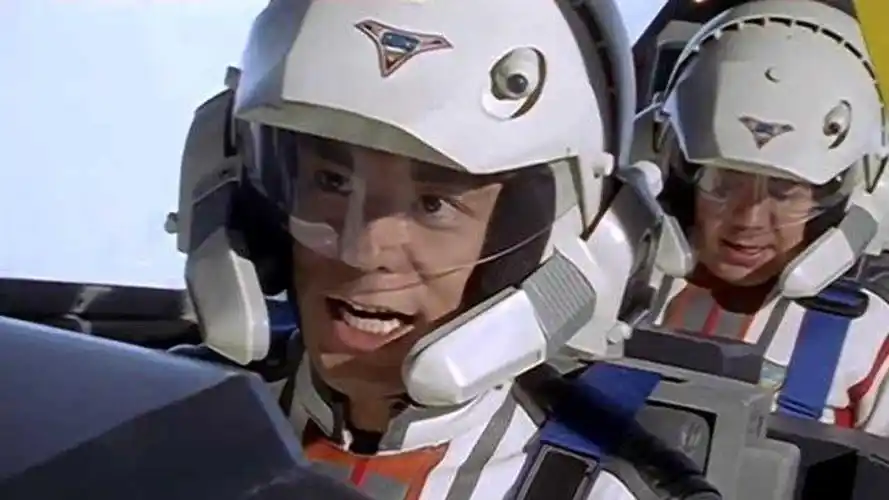 戴拿奥特曼坠机狂魔新城再次驾驶飞燕号与超级胜利队合作一起打怪兽