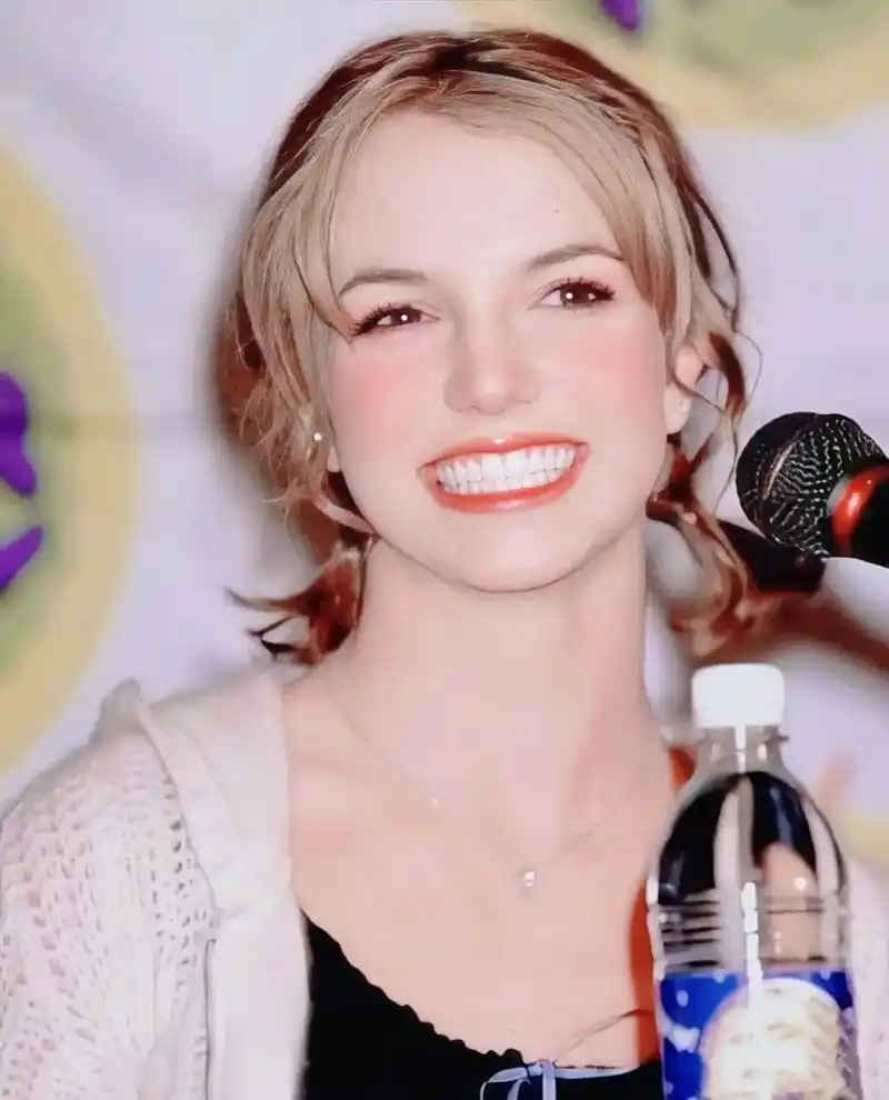 纯欲娇憨的美国甜心一枚呀～94那时多么开朗爱笑,阳光活泼的懒 - 抖