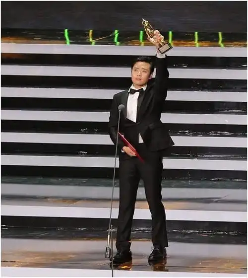 因为意外事故失明,康复后终成80后最年轻影帝