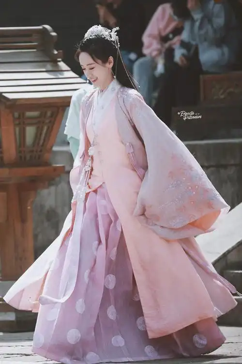 流量警告《祝卿好》站姐路透.这造型我get袁冰妍颜值.