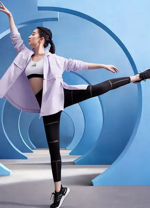 健身也能够帮助他们达到自己想要的身材塑形,在最近刘亦菲拍广告时练