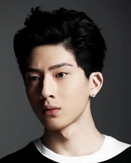 长脸,脸宽大部分脸型都适合的男士发型(长脸男生发型设计图片大全)