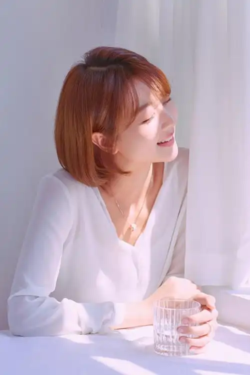 甜系少女秦鸣悦写真曝光 《风暴舞》"玛雅"正在解锁中