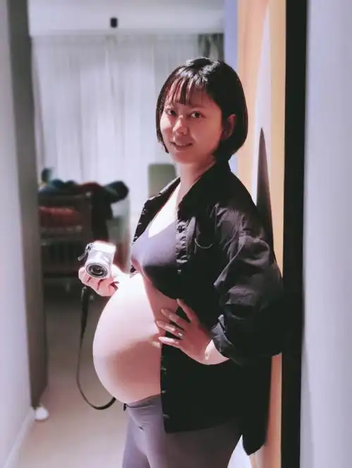 自己在家拍孕照
