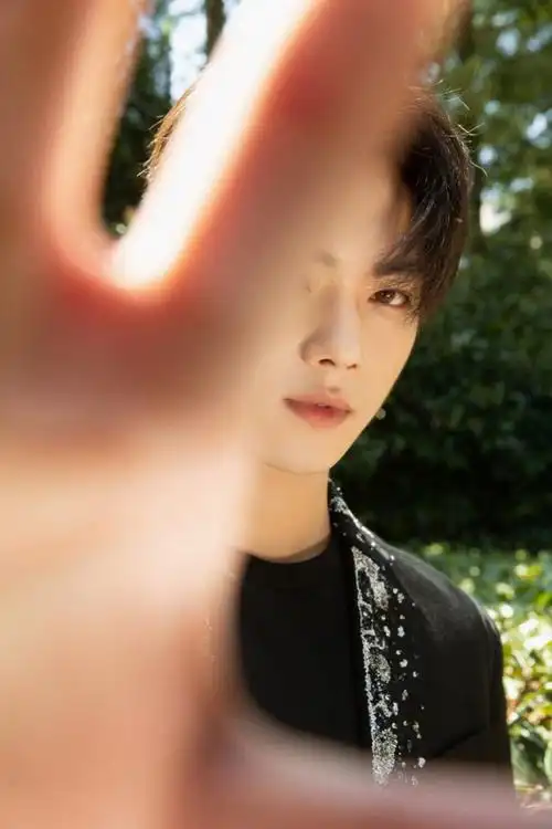 许凯帅可爱欧美头像壁纸