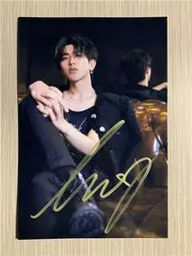 蔡徐坤亲笔签名